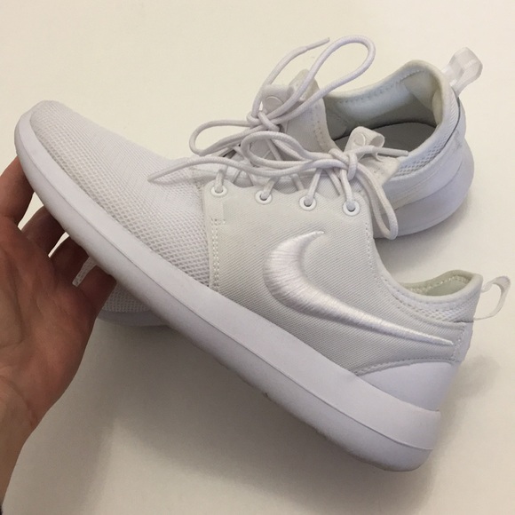 Nike Shoes - Nike white gym shoes 7